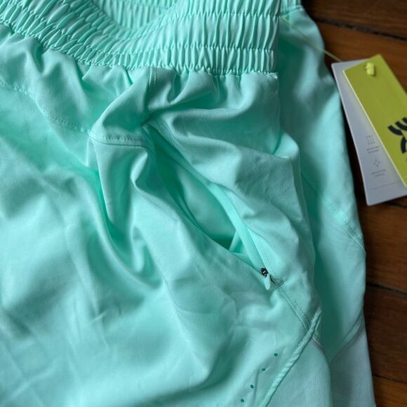 NWT All in Motion mid wise run short XXL - Picture 4 of 7